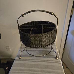 Plates/utensils holder